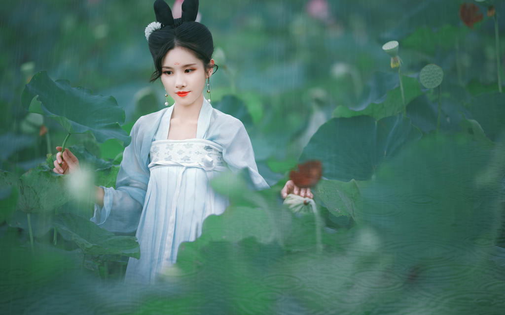 汉服美女红唇雪肤秀雅绝俗图片