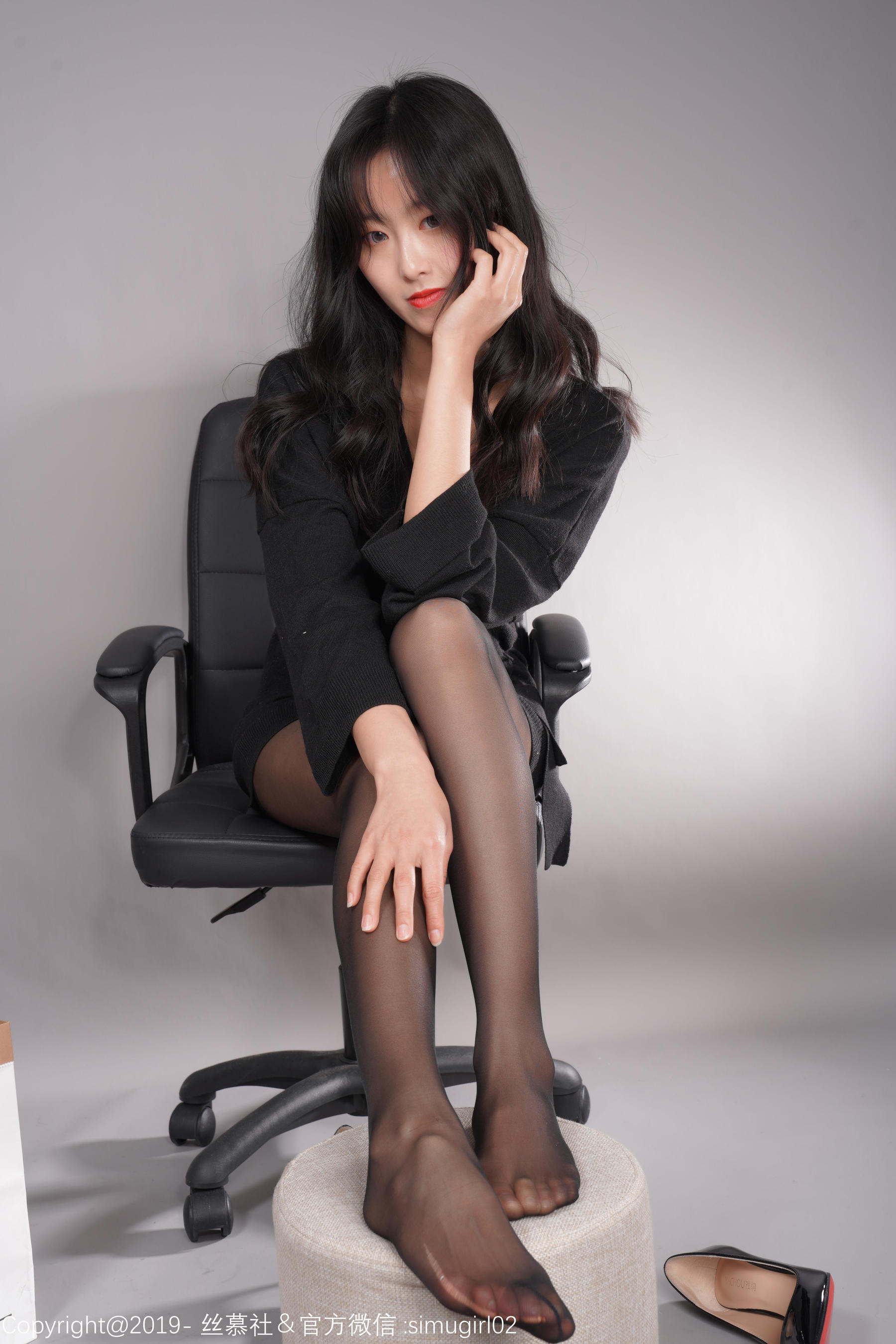 [丝慕] SM005 含樱 《长身の丝袜美腿》 写真套图