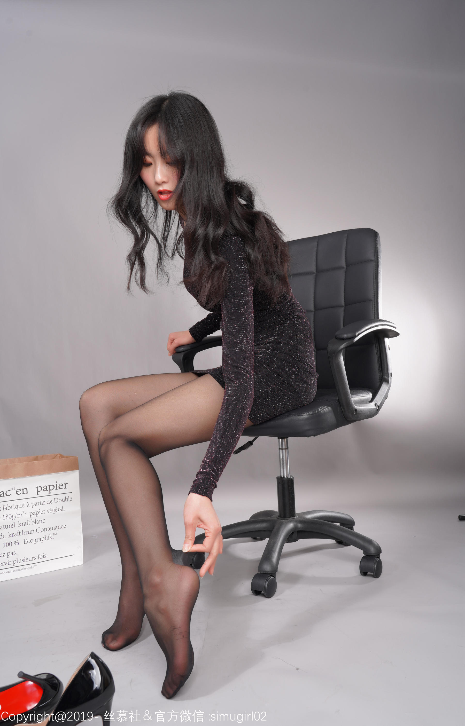 [丝慕] SM005 含樱 《长身の丝袜美腿》 写真套图