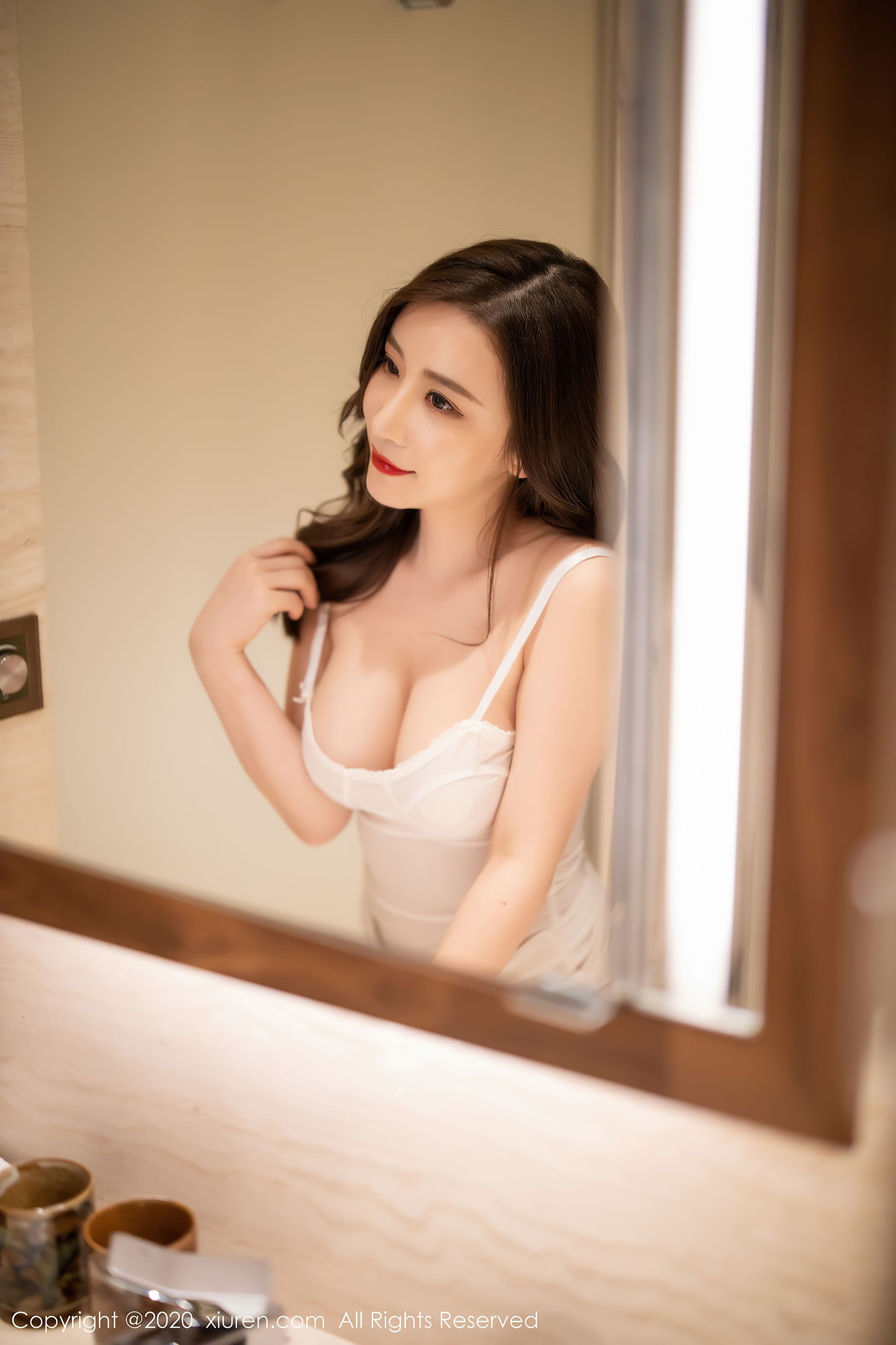 [秀人XiuRen] No.2717 Cherry绯月樱 - 白色吊带于浴室中淋漓绽放