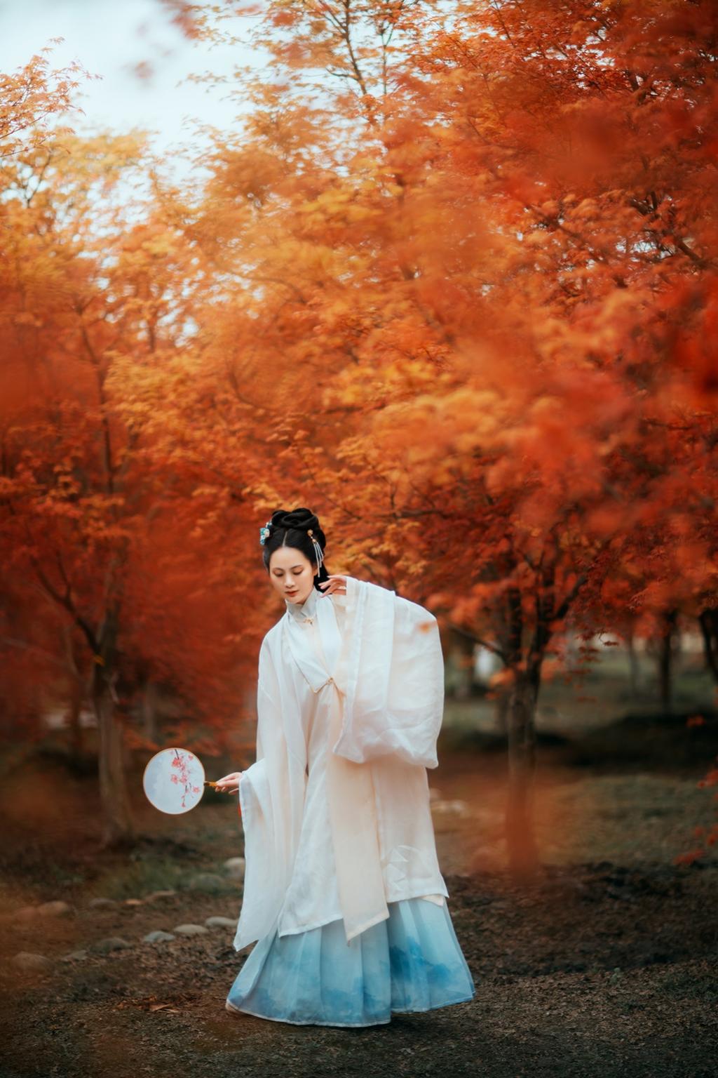 古装美女长发及腰清新脱俗美图