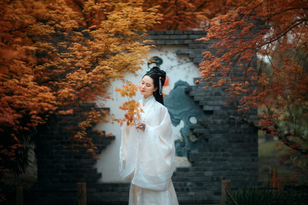 古装美女长发及腰清新脱俗美图