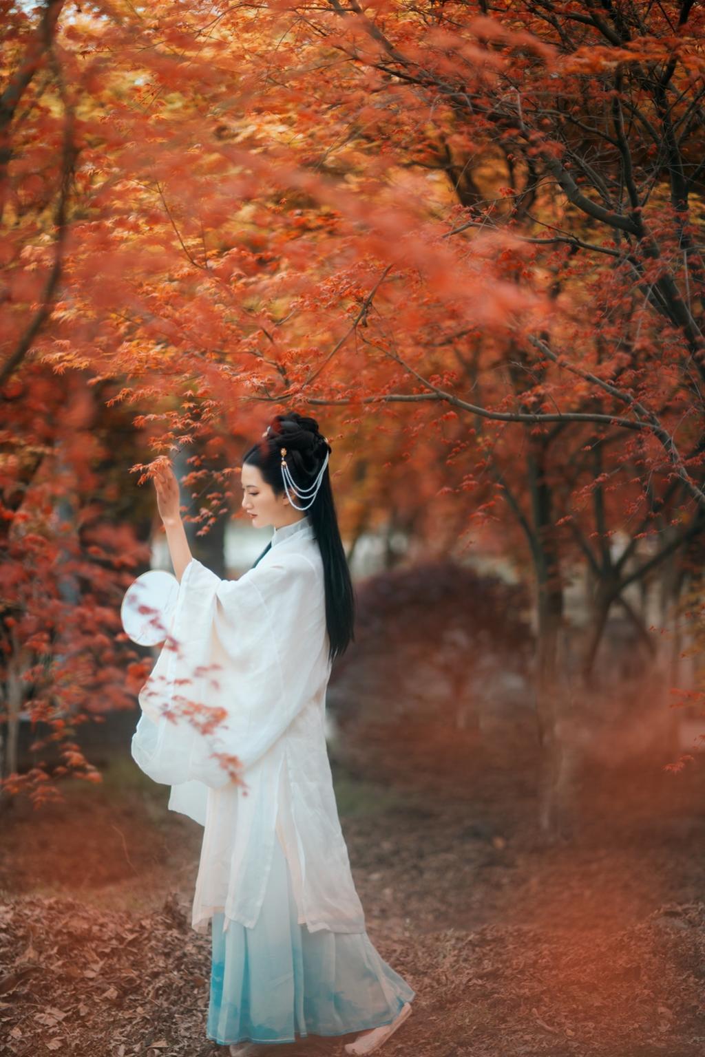 古装美女长发及腰清新脱俗美图