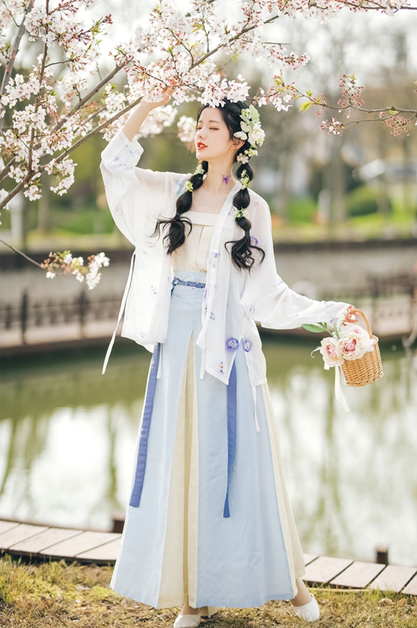 汉服美女亭亭玉立唯美古风摄影