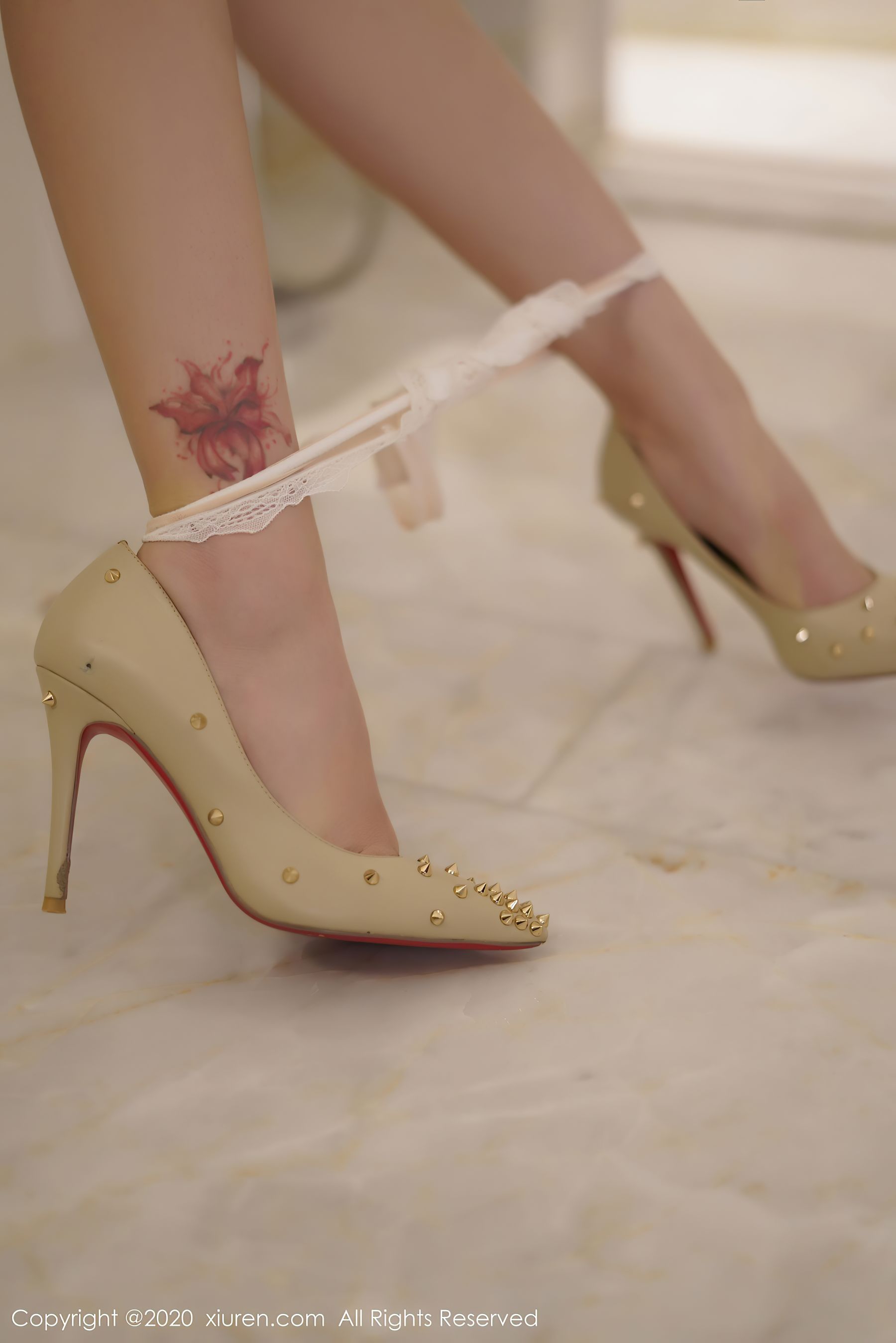 [秀人XIUREN] No.2766 冯木木LRIS - 白色抹胸内衣系列