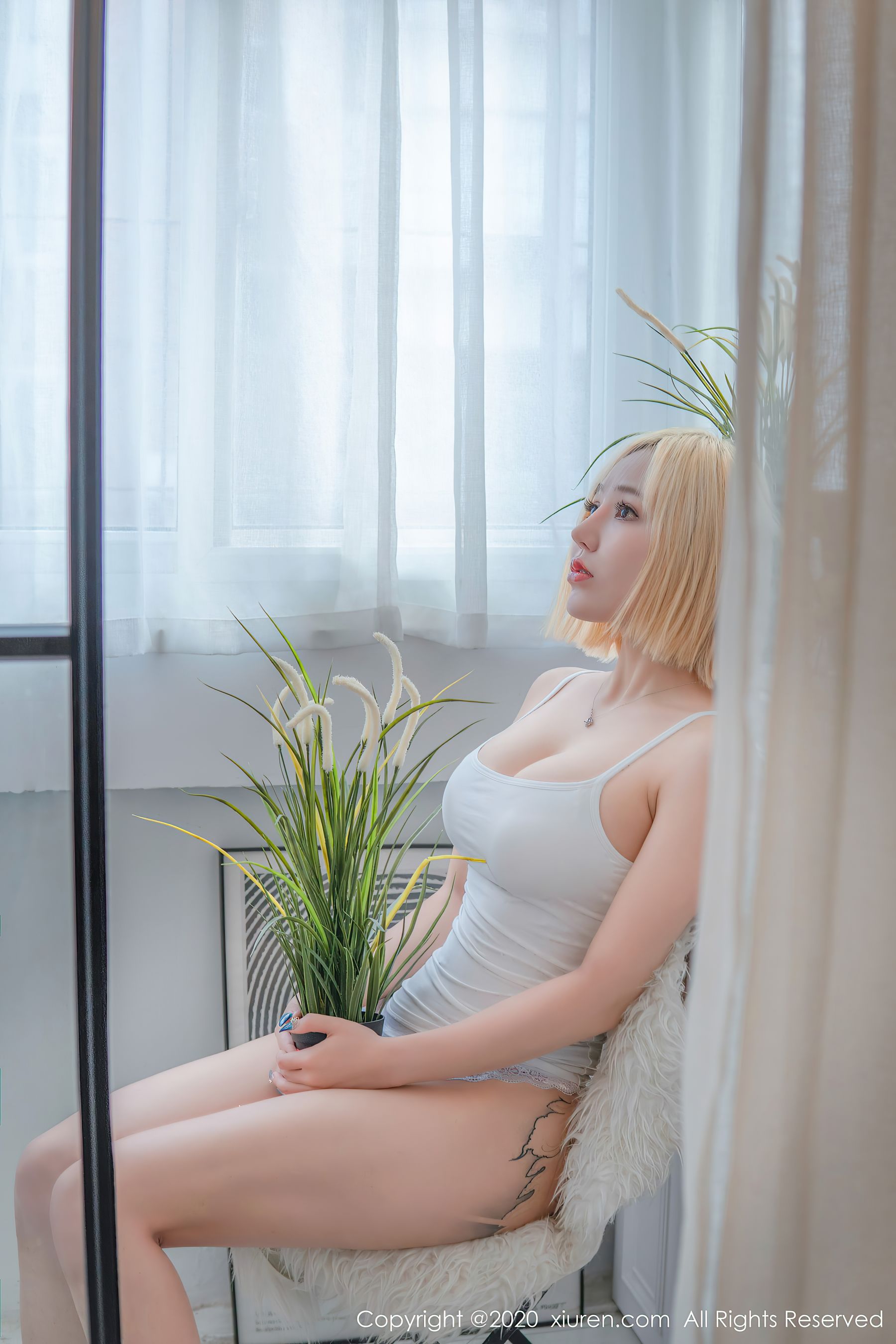 [秀人XIUREN] No.2842 文静儿 - 真实浑圆蜜桃臀