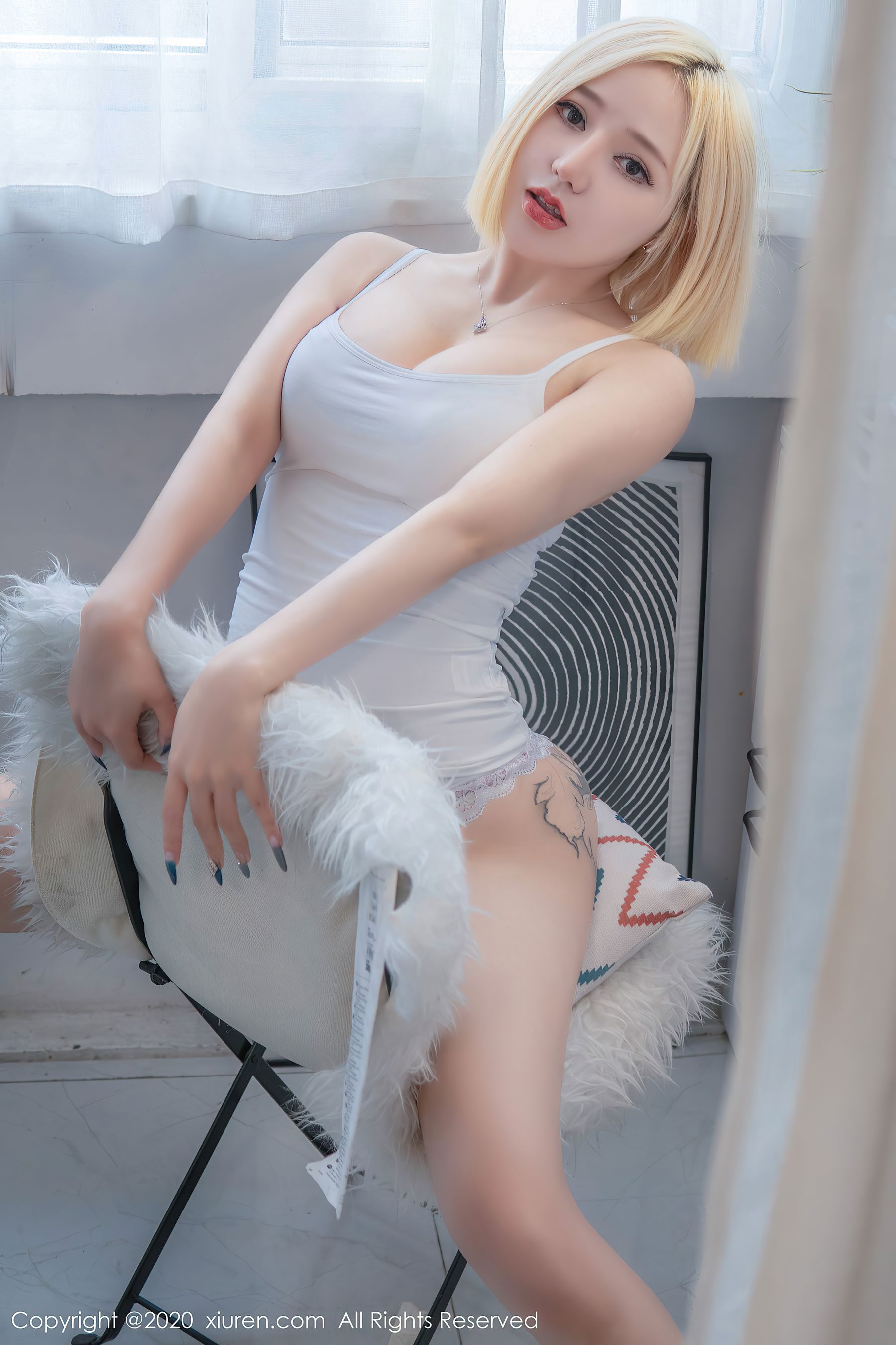 [秀人XIUREN] No.2842 文静儿 - 真实浑圆蜜桃臀