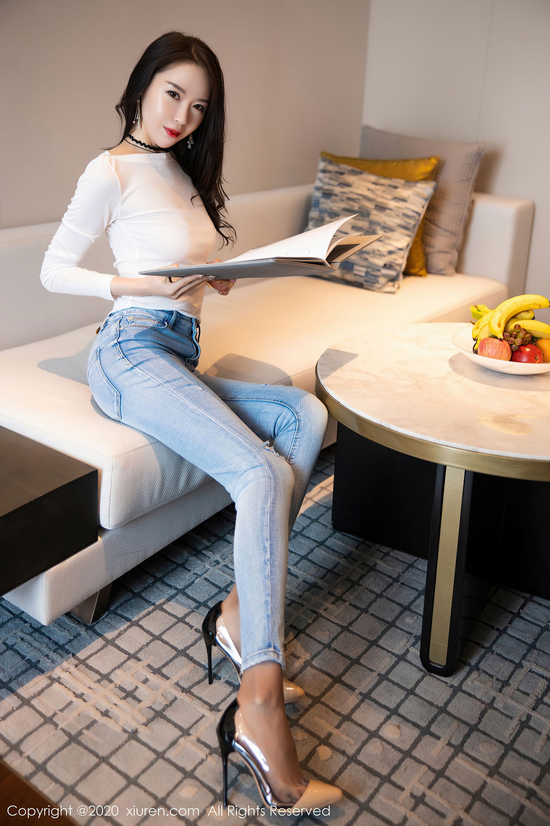 [秀人XIUREN] No.2870 梦心月 - 率性直爽的牛仔裤