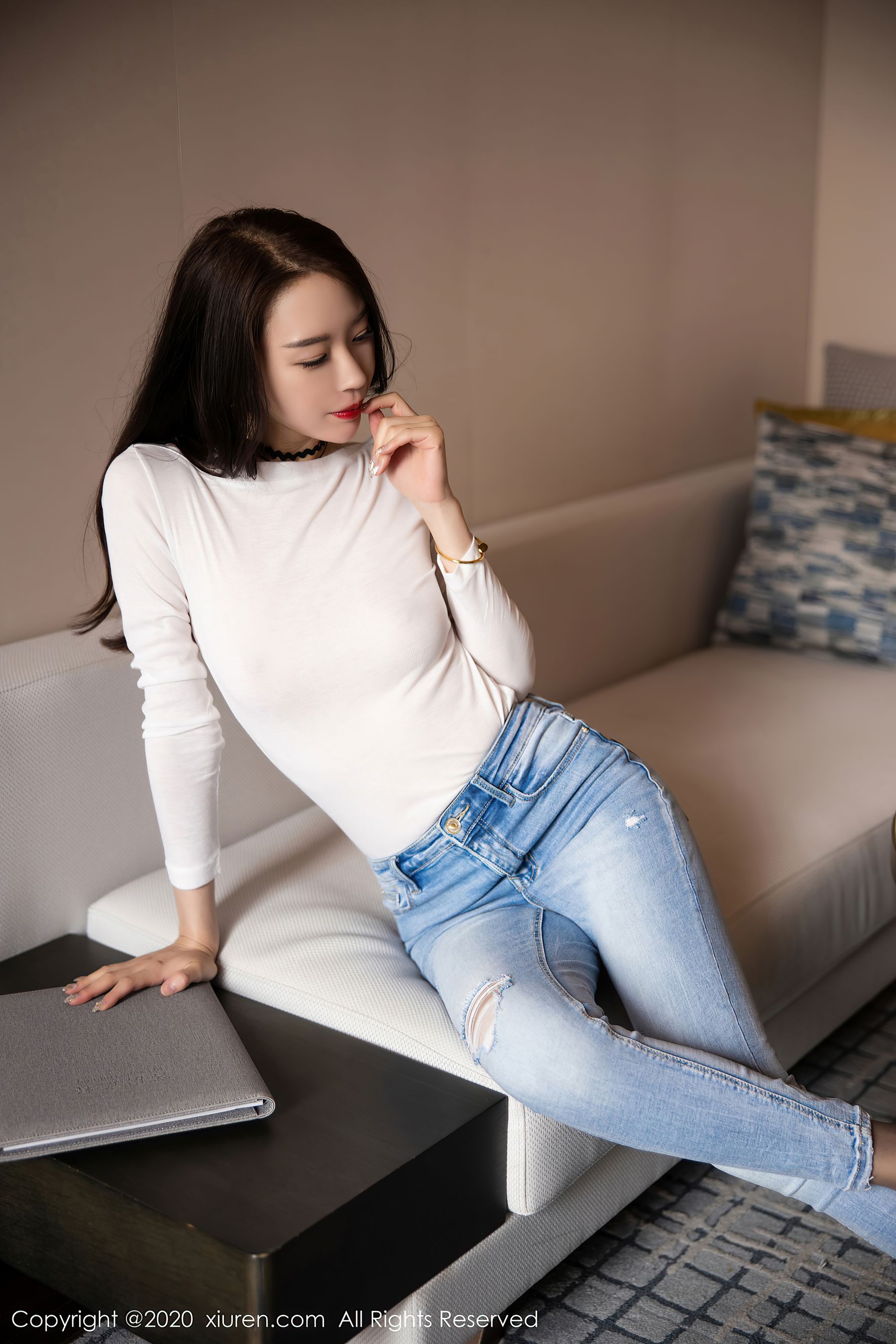 [秀人XIUREN] No.2870 梦心月 - 率性直爽的牛仔裤