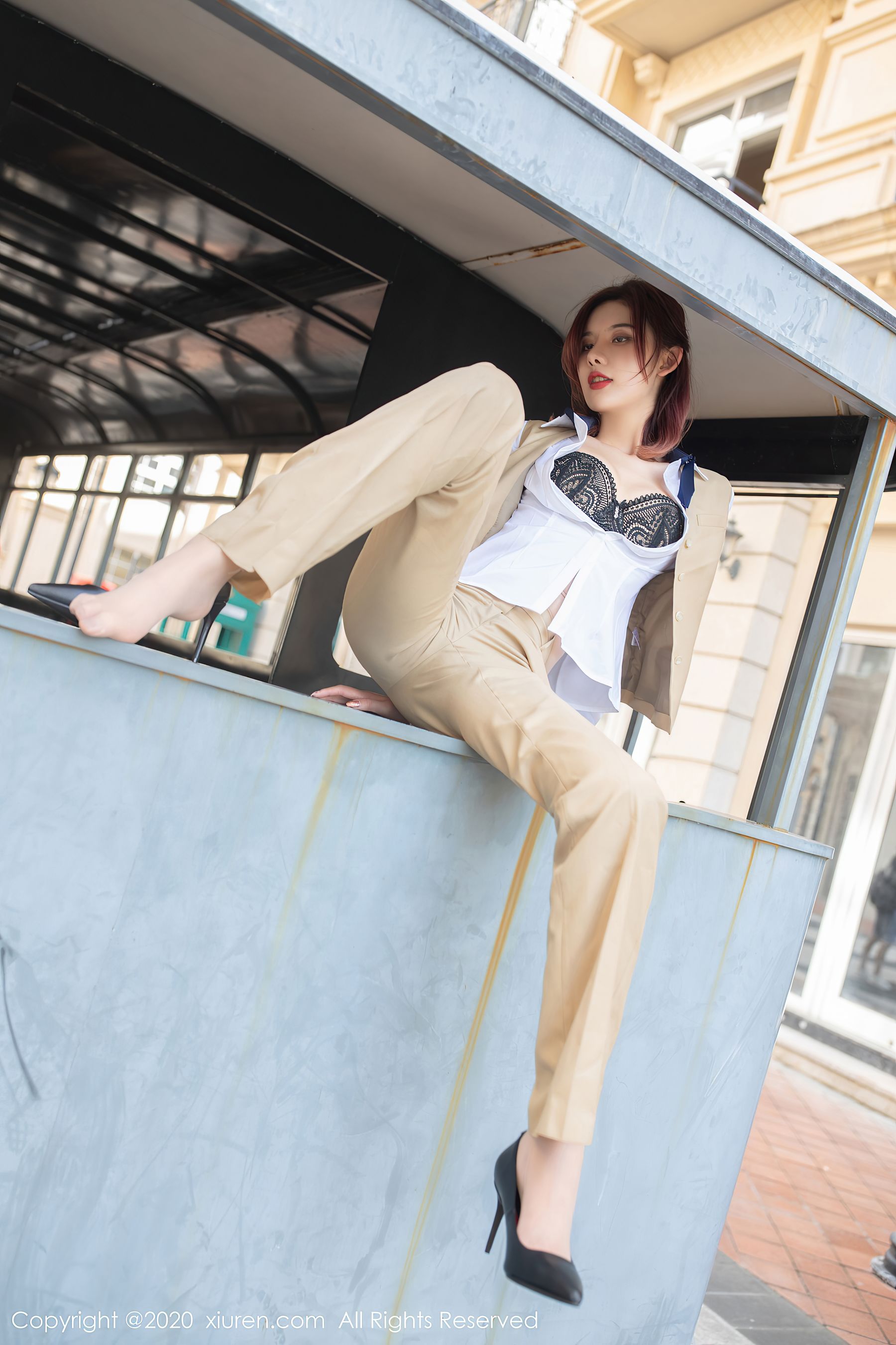 [秀人XIUREN] No.2887 就是阿朱啊 - 更衣室偶遇