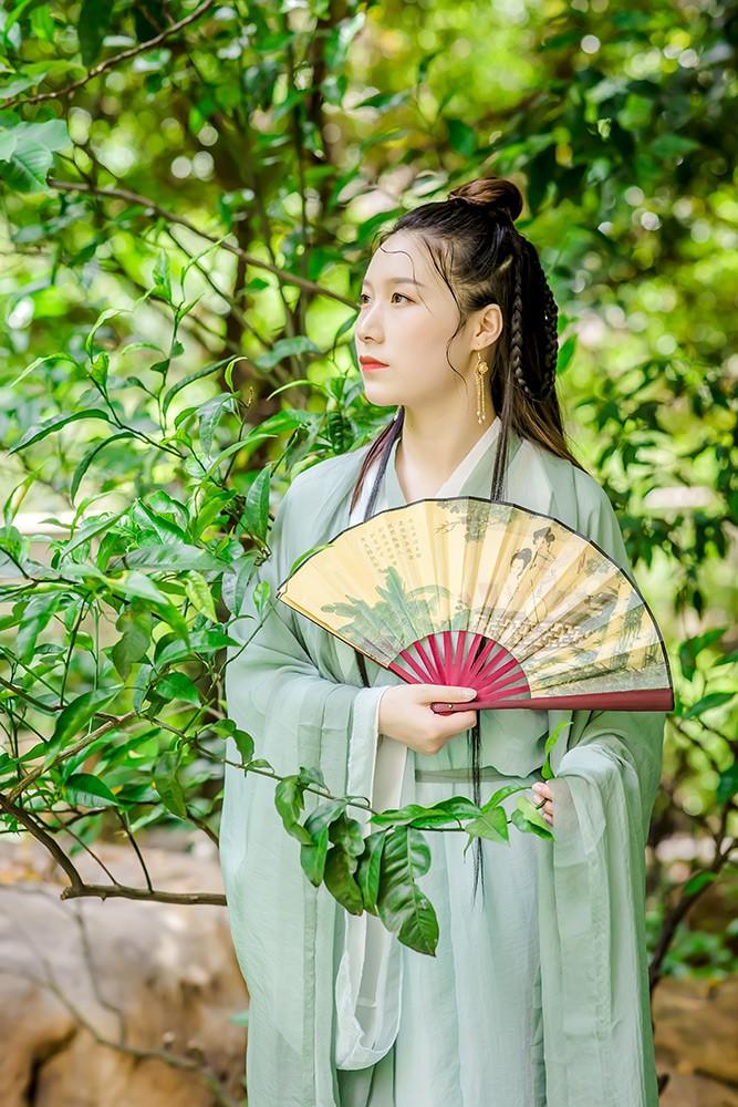 古装美女青衣罗衫清新脱俗图片