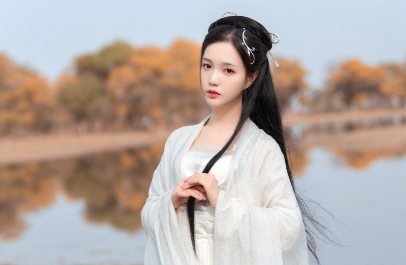 古装美女白衣飘飘美若天仙图片