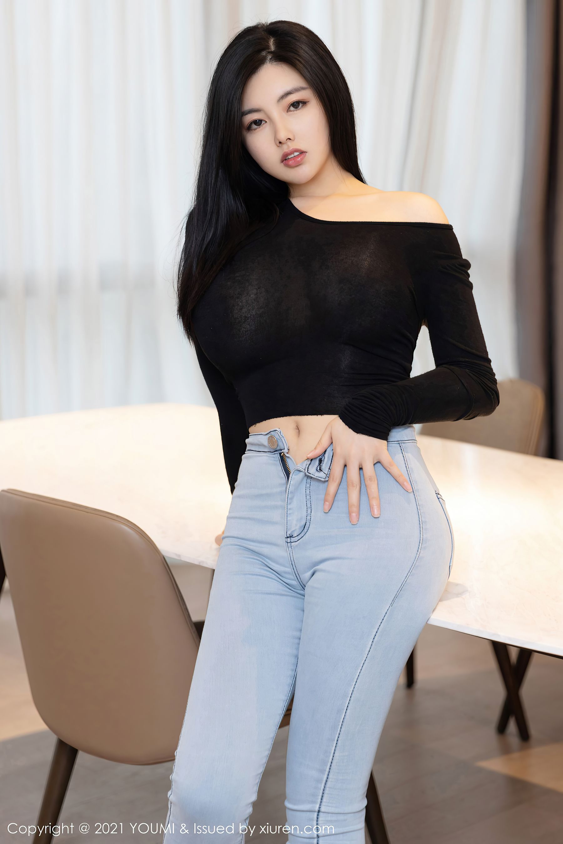 [尤蜜荟YouMi] Vol.591 娜露Selena - 牛仔裤修饰的无可比拟美臀