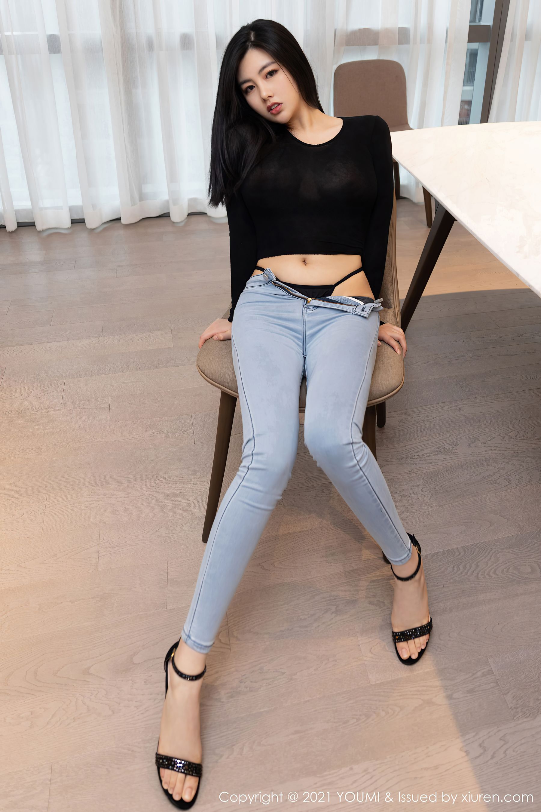 [尤蜜荟YouMi] Vol.591 娜露Selena - 牛仔裤修饰的无可比拟美臀