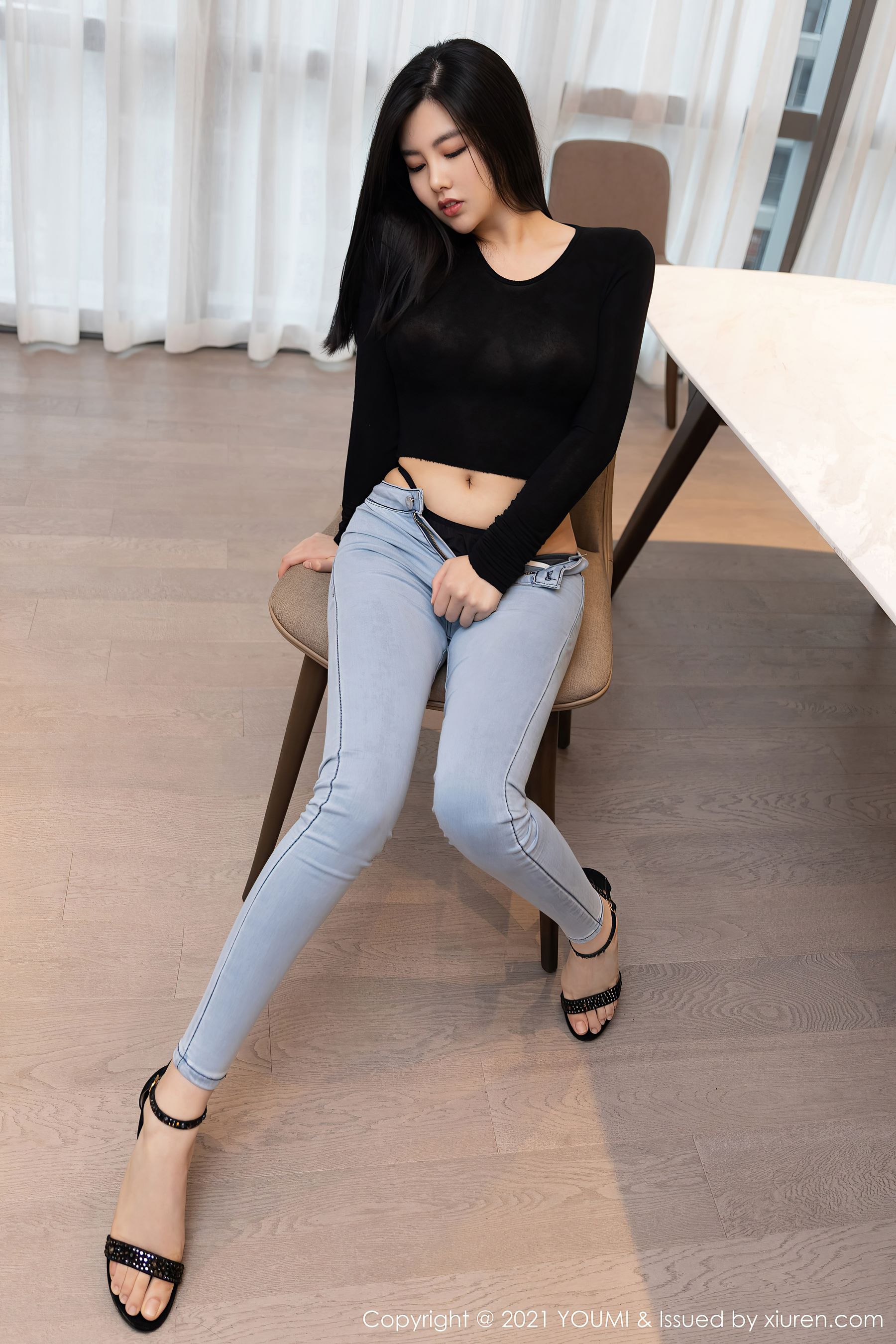 [尤蜜荟YouMi] Vol.591 娜露Selena - 牛仔裤修饰的无可比拟美臀