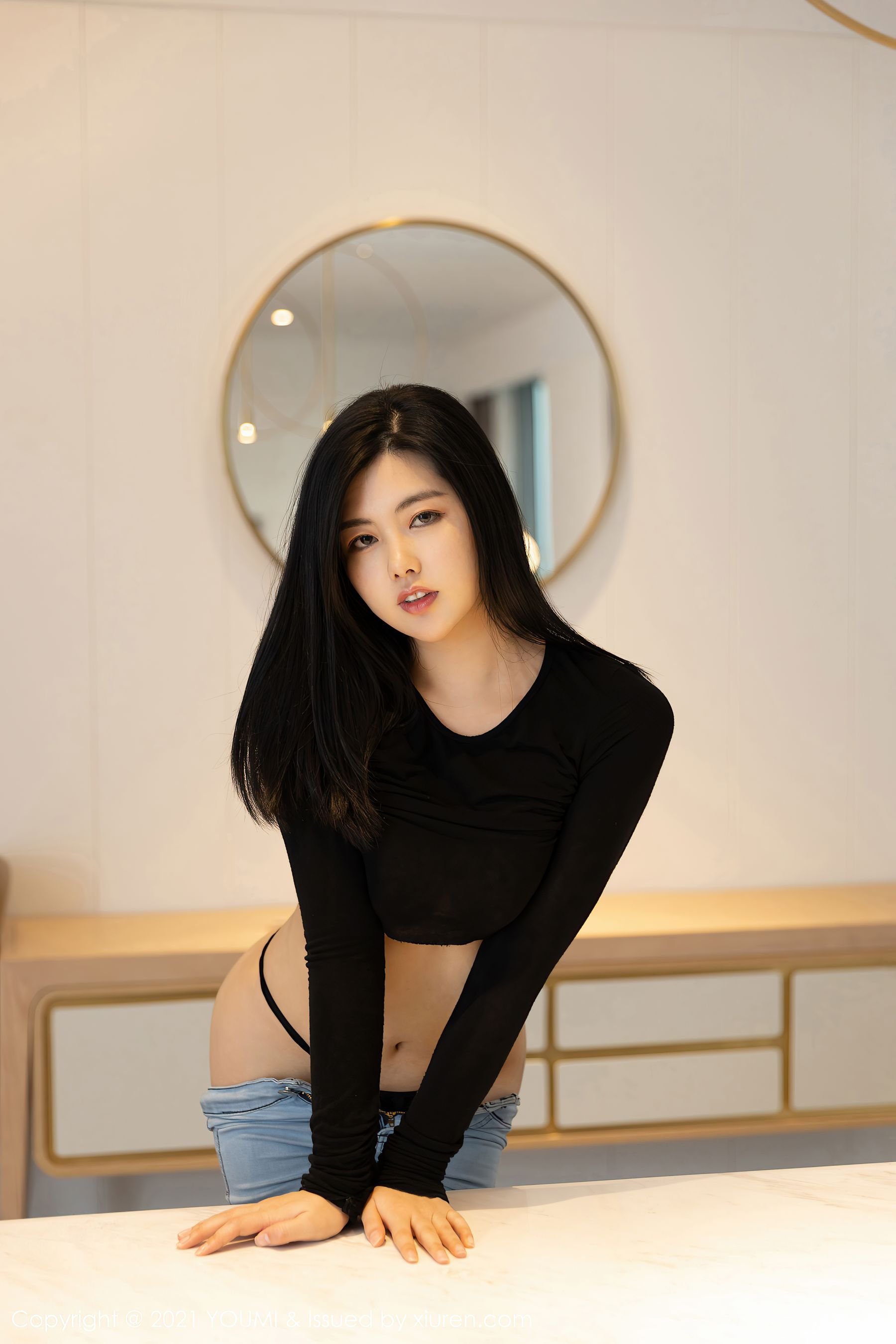 [尤蜜荟YouMi] Vol.591 娜露Selena - 牛仔裤修饰的无可比拟美臀