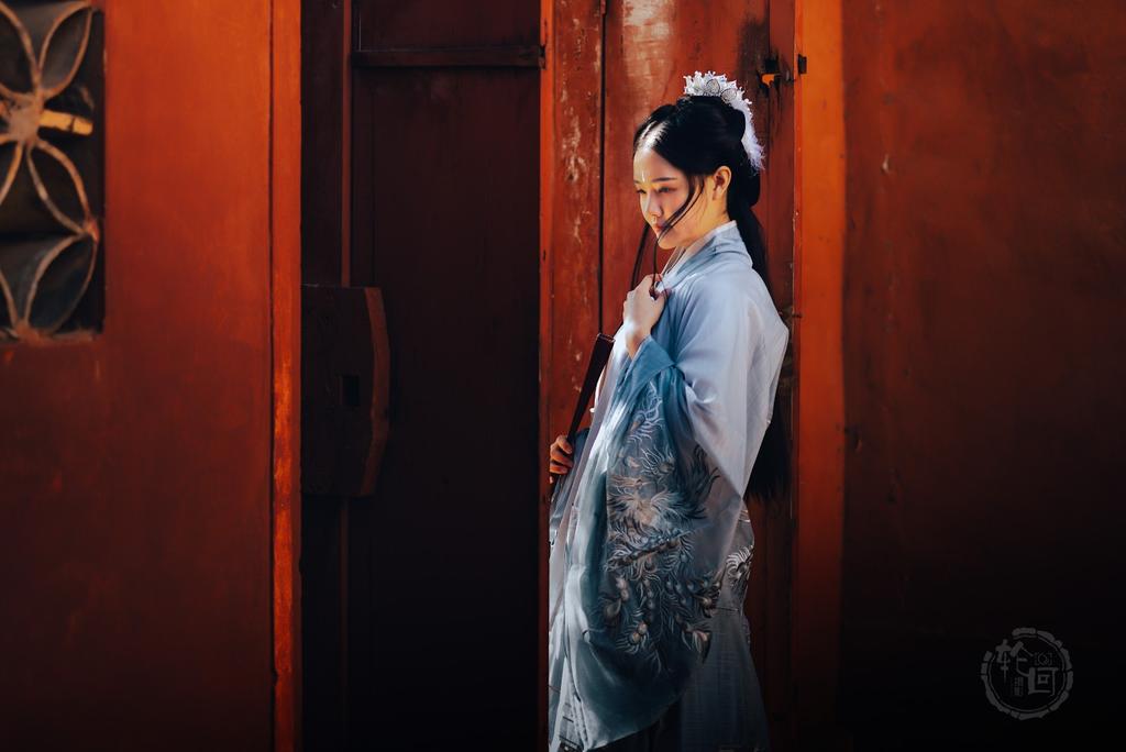 汉服美女精致侧颜唯美逆光摄影