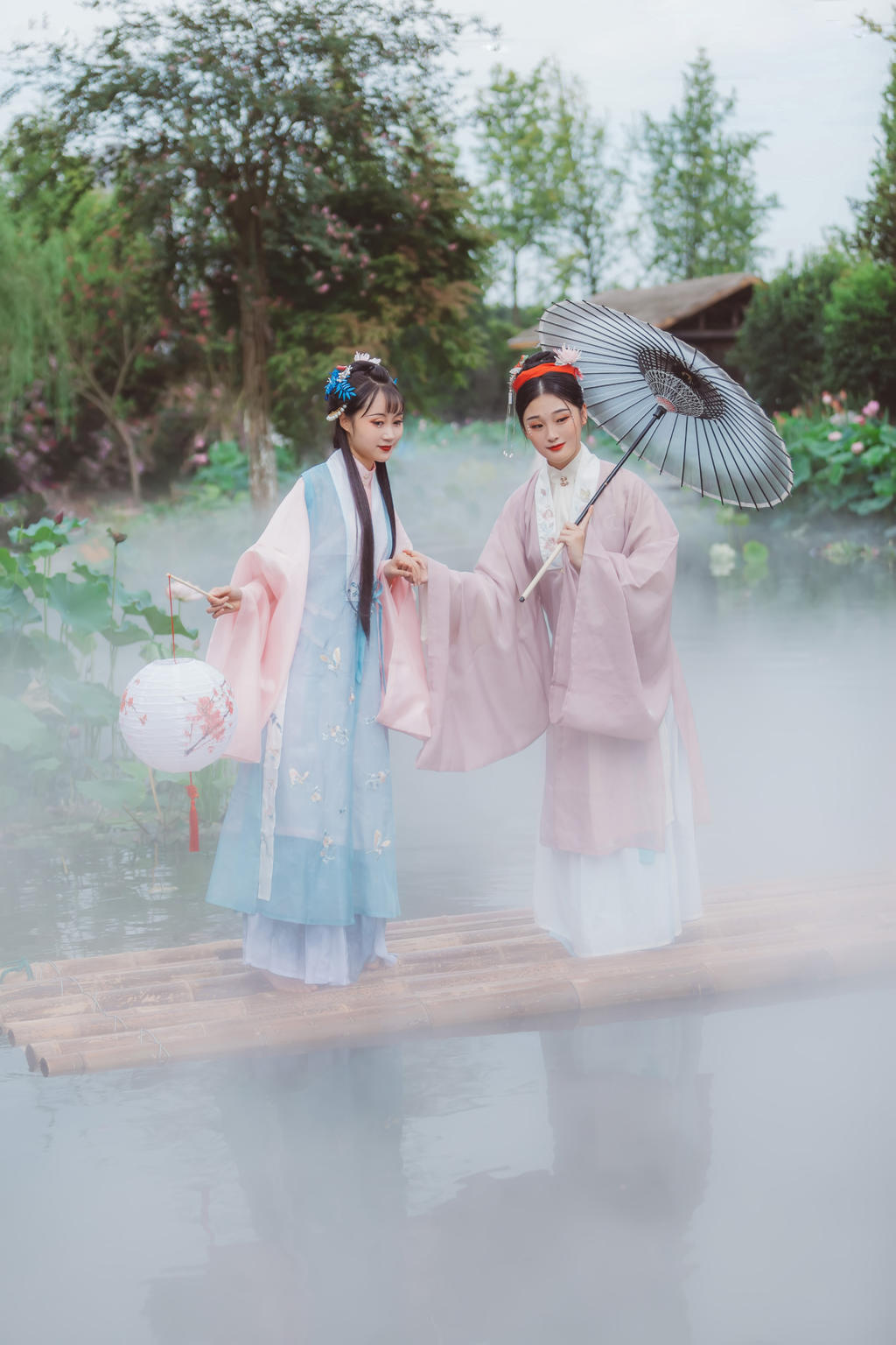 汉服美女姐妹花朦胧梦幻写真集