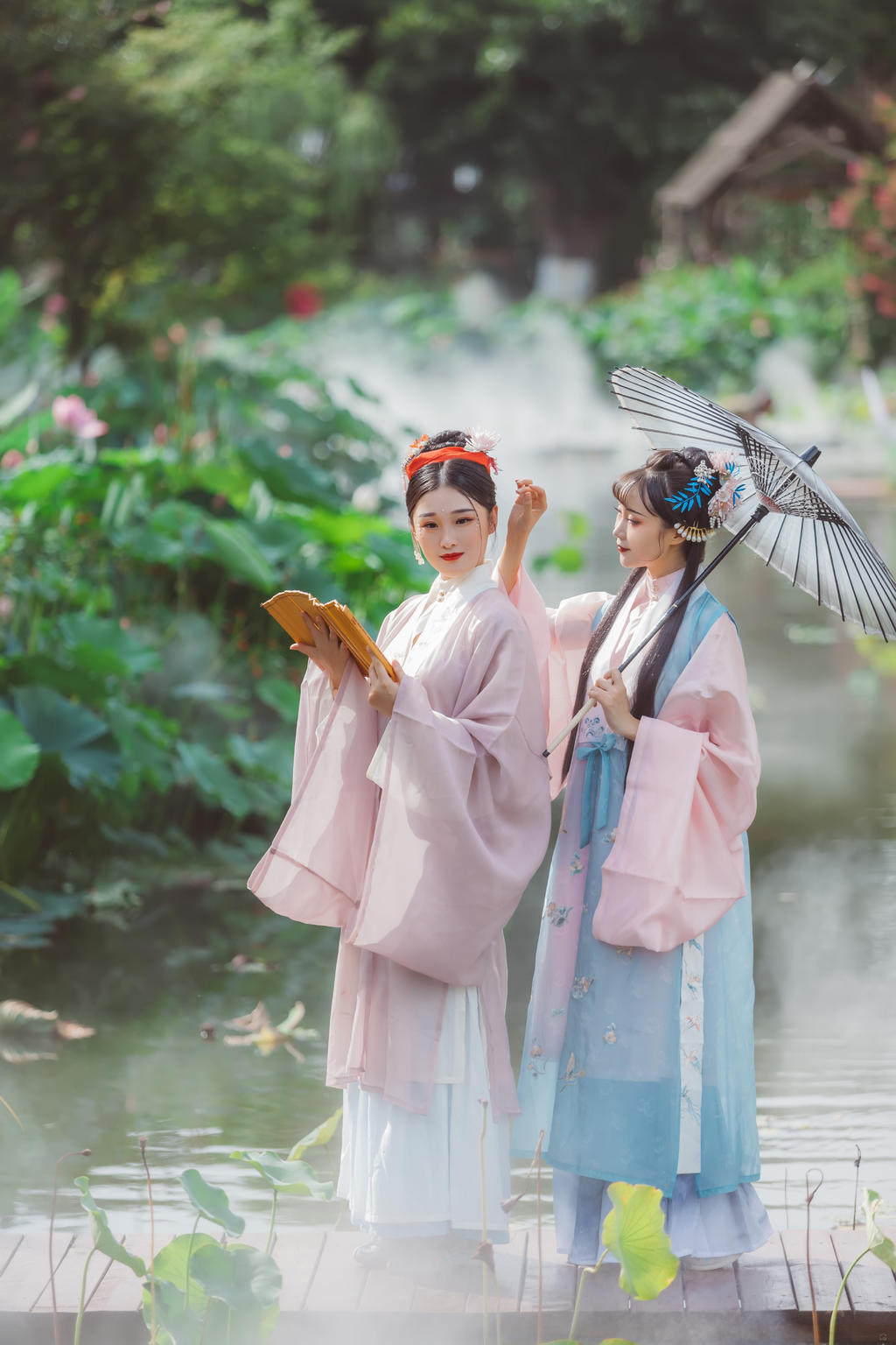 汉服美女姐妹花朦胧梦幻写真集