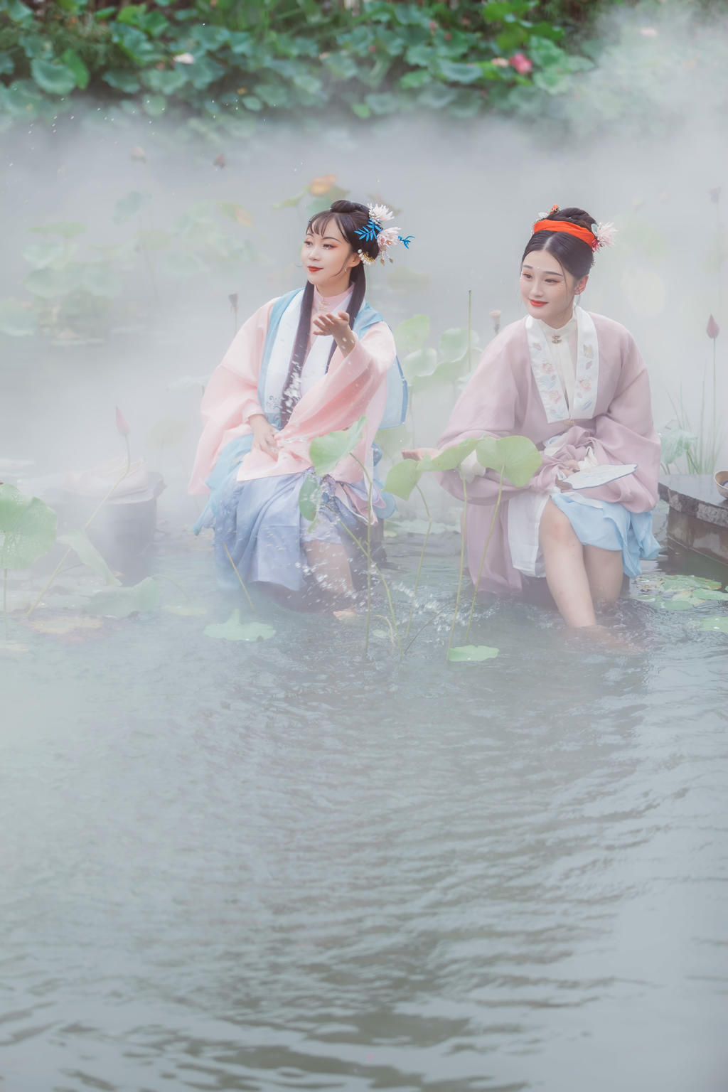 汉服美女姐妹花朦胧梦幻写真集