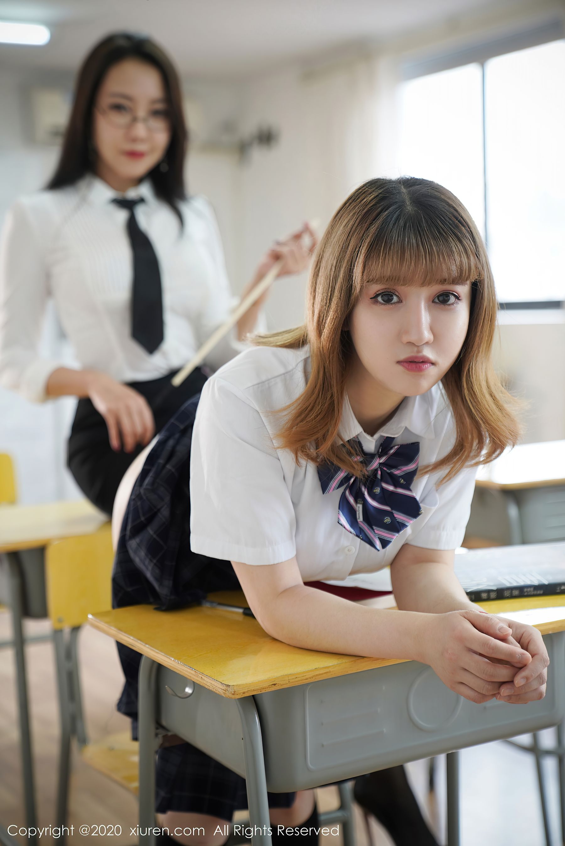 [秀人XIUREN] No.2776 @果儿Victoria&amp;@周大萌 - 性感师生剧情主题写真