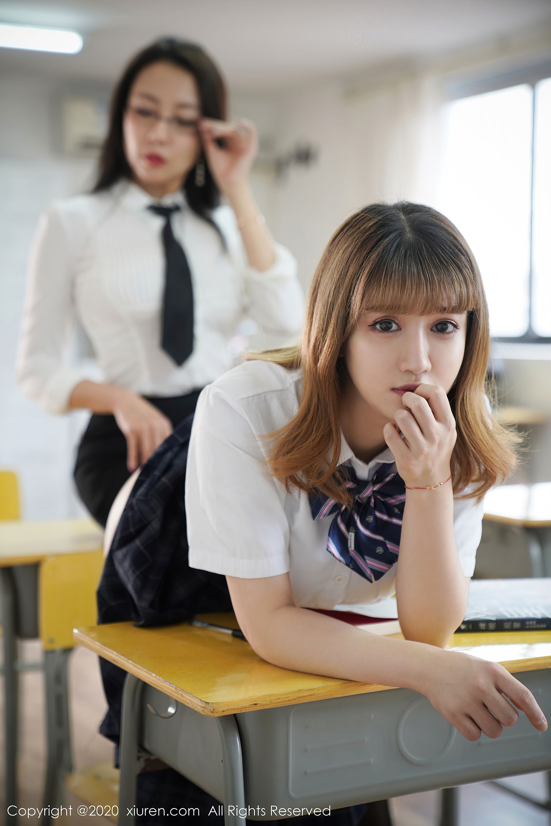 [秀人XIUREN] No.2776 @果儿Victoria&amp;@周大萌 - 性感师生剧情主题写真