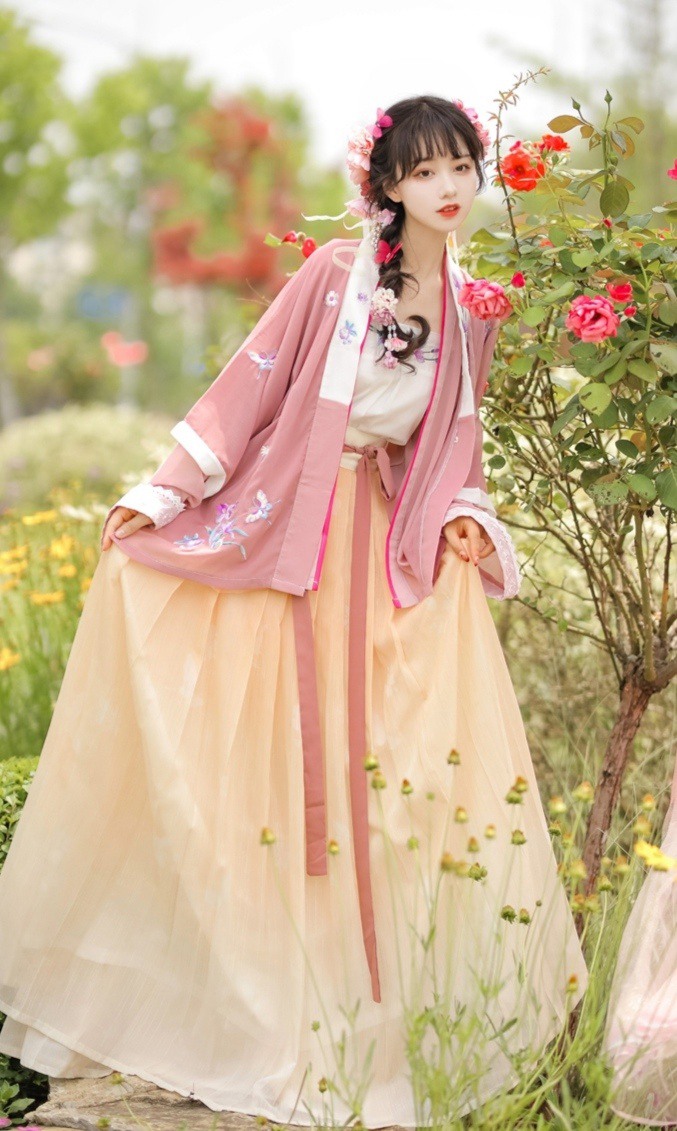 汉服少女娇小玲珑唯美古风摄影