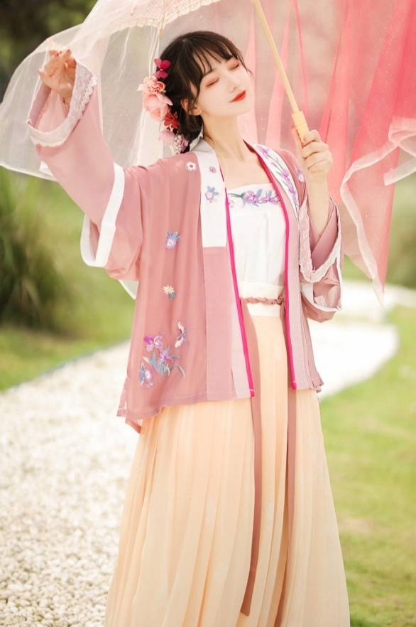 汉服少女娇小玲珑唯美古风摄影