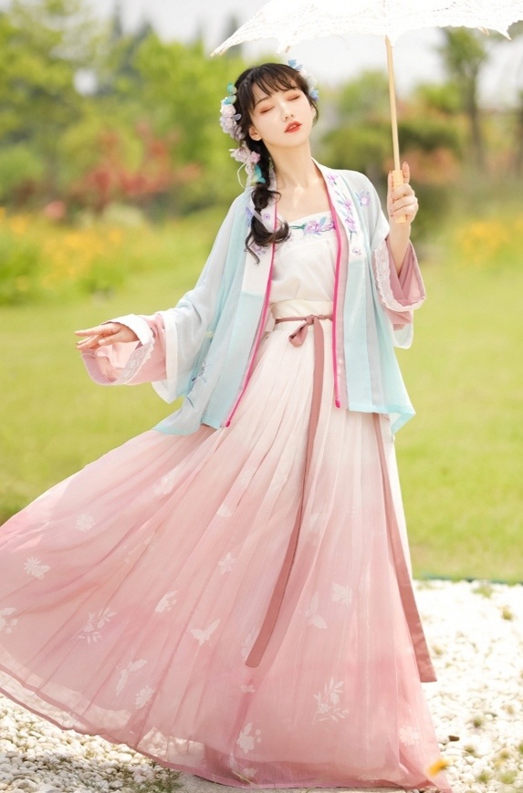 汉服少女娇小玲珑唯美古风摄影