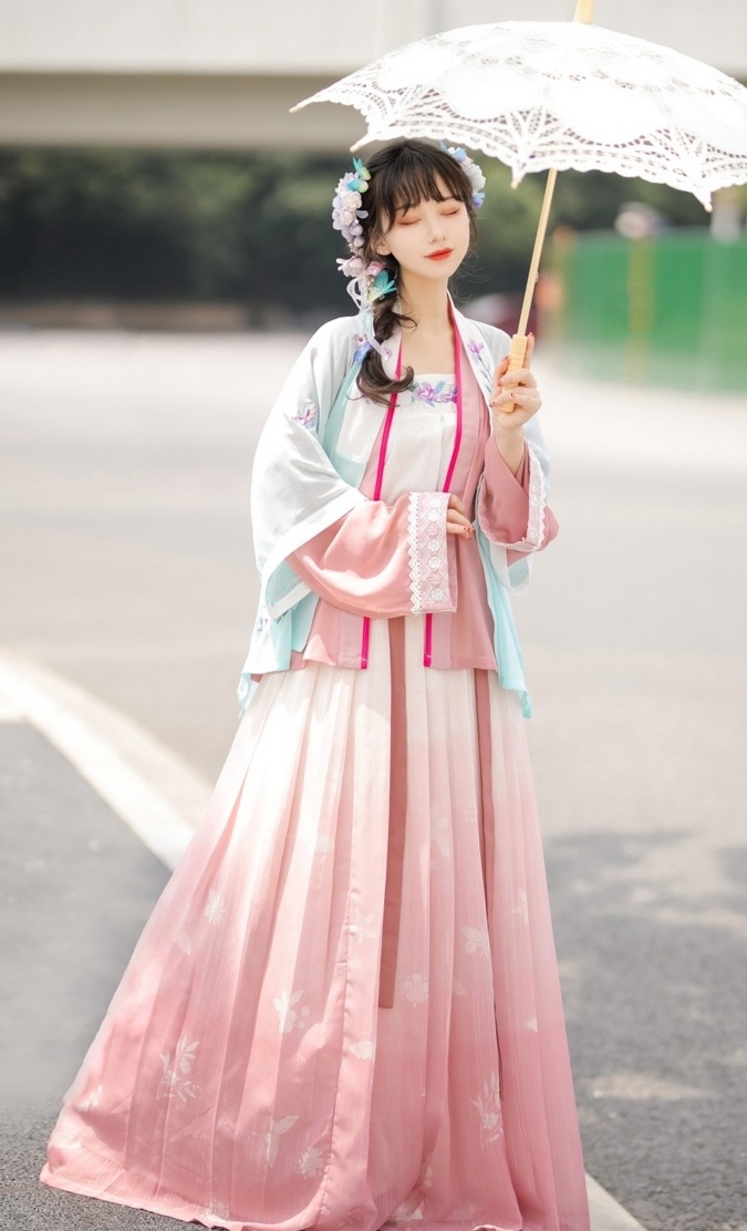 汉服少女娇小玲珑唯美古风摄影