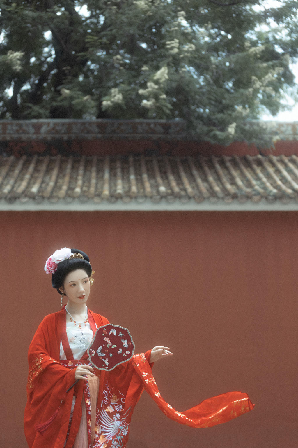 古代美女红妆素裹雍容华贵图片