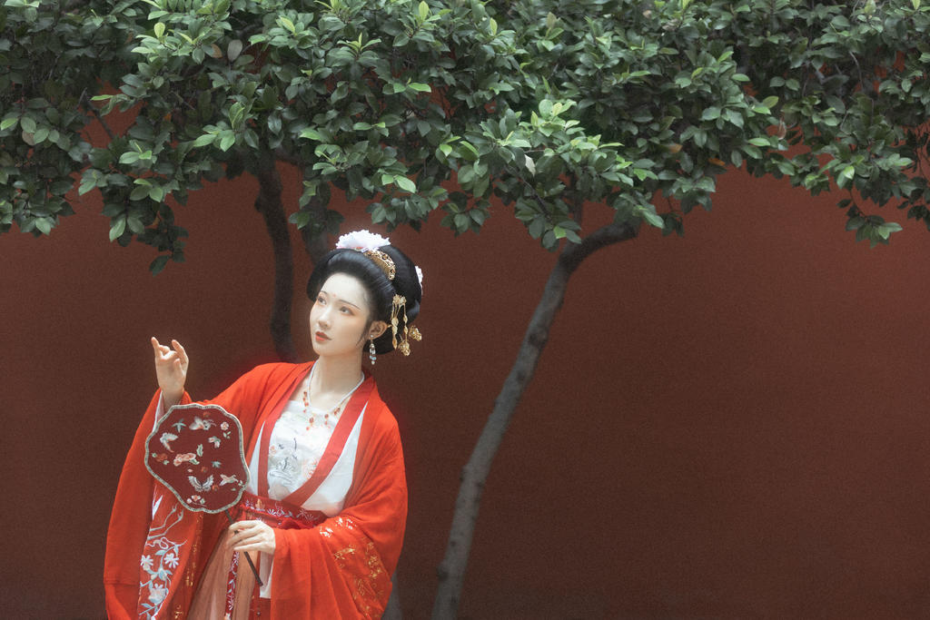 古代美女红妆素裹雍容华贵图片