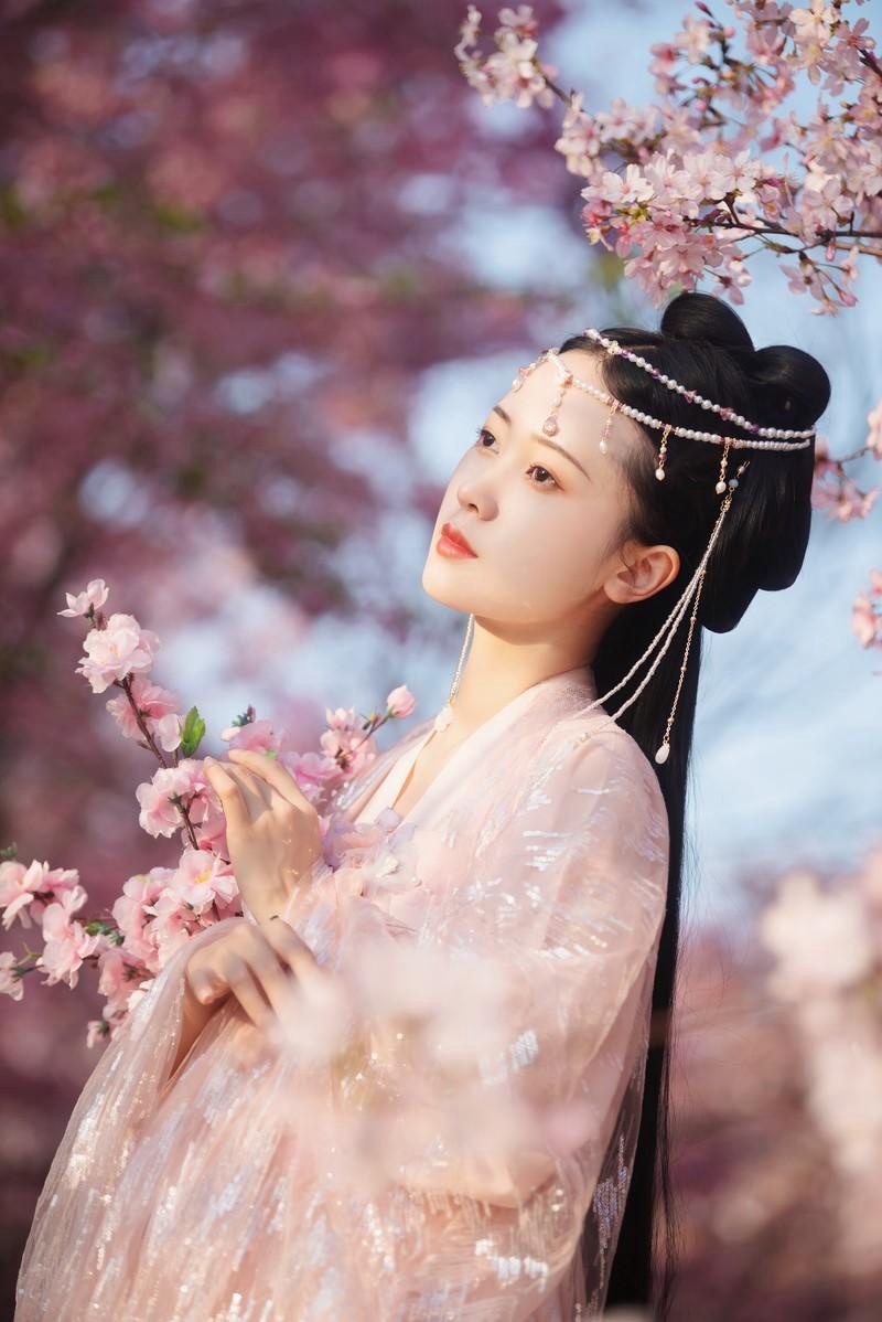 汉服美女人比花娇美若天仙图片