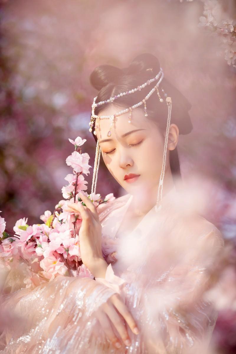 汉服美女人比花娇美若天仙图片