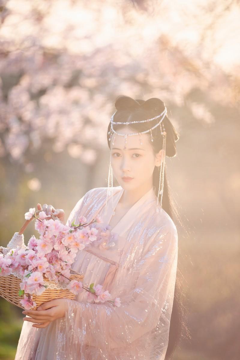 汉服美女人比花娇美若天仙图片