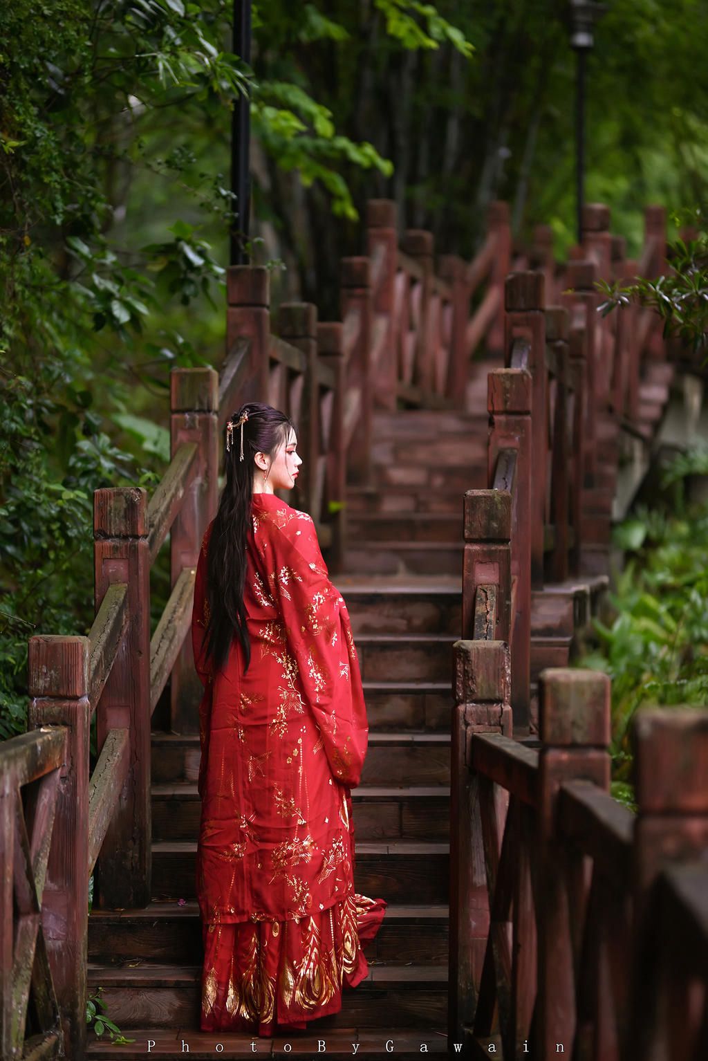 汉服美女红妆素裹长发及腰图片