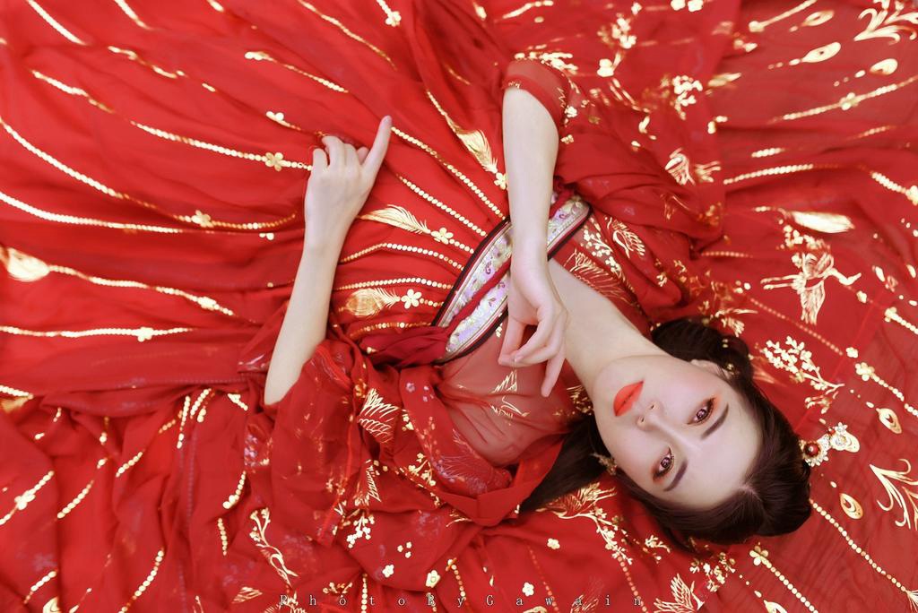 汉服美女红妆素裹长发及腰图片