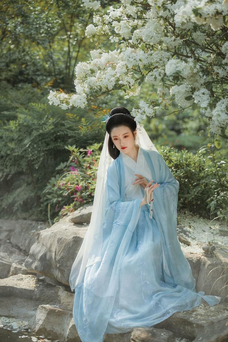 古装美女花容月貌秀色可餐图片