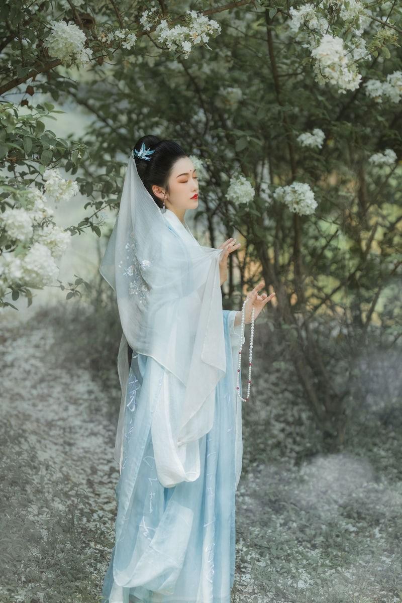 古装美女花容月貌秀色可餐图片