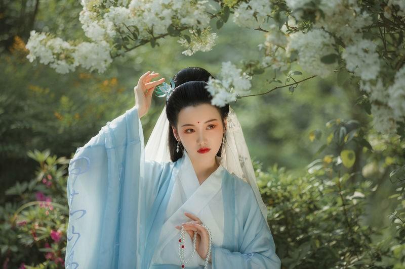 古装美女花容月貌秀色可餐图片