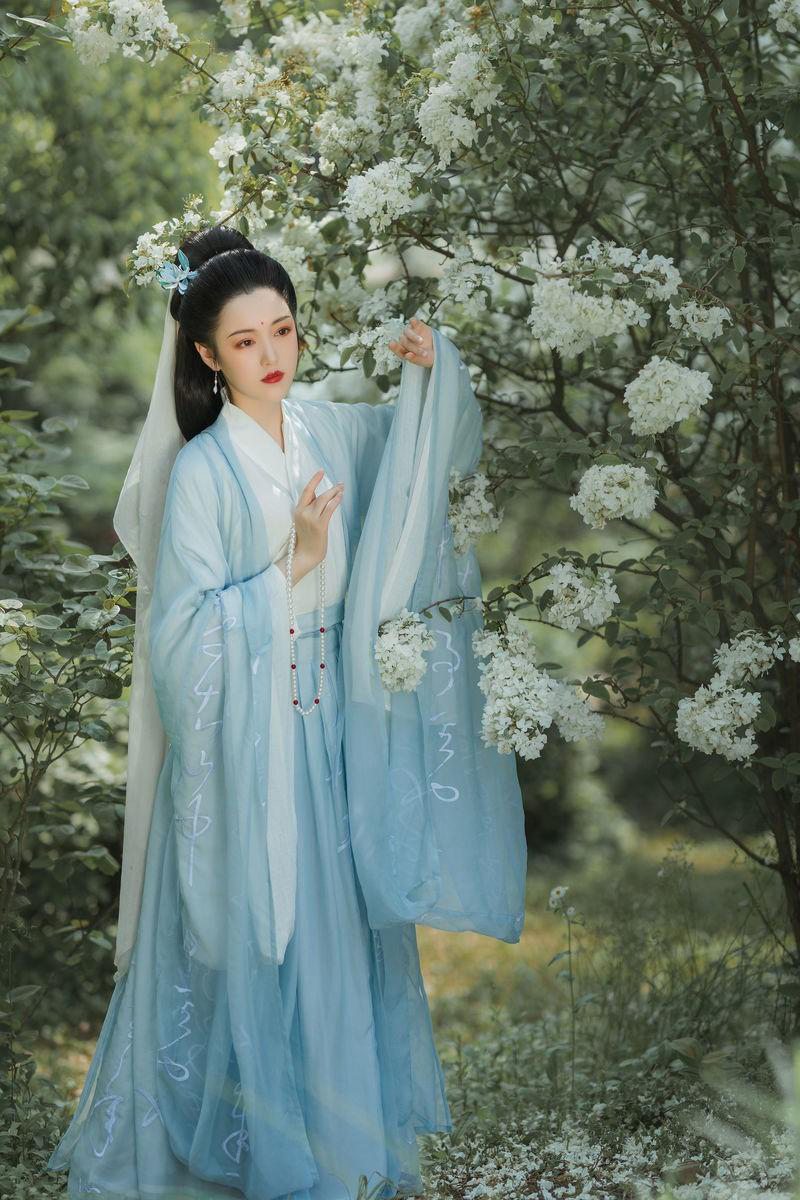 古装美女花容月貌秀色可餐图片