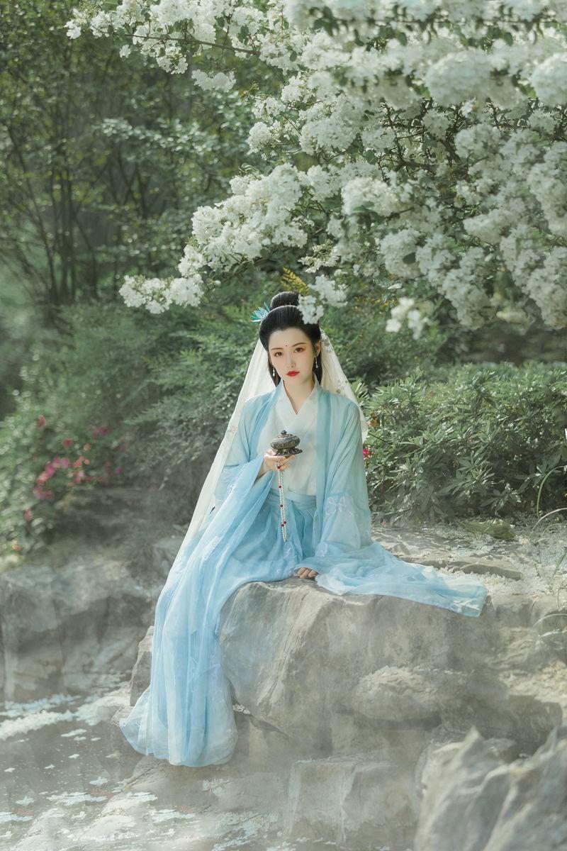 古装美女花容月貌秀色可餐图片