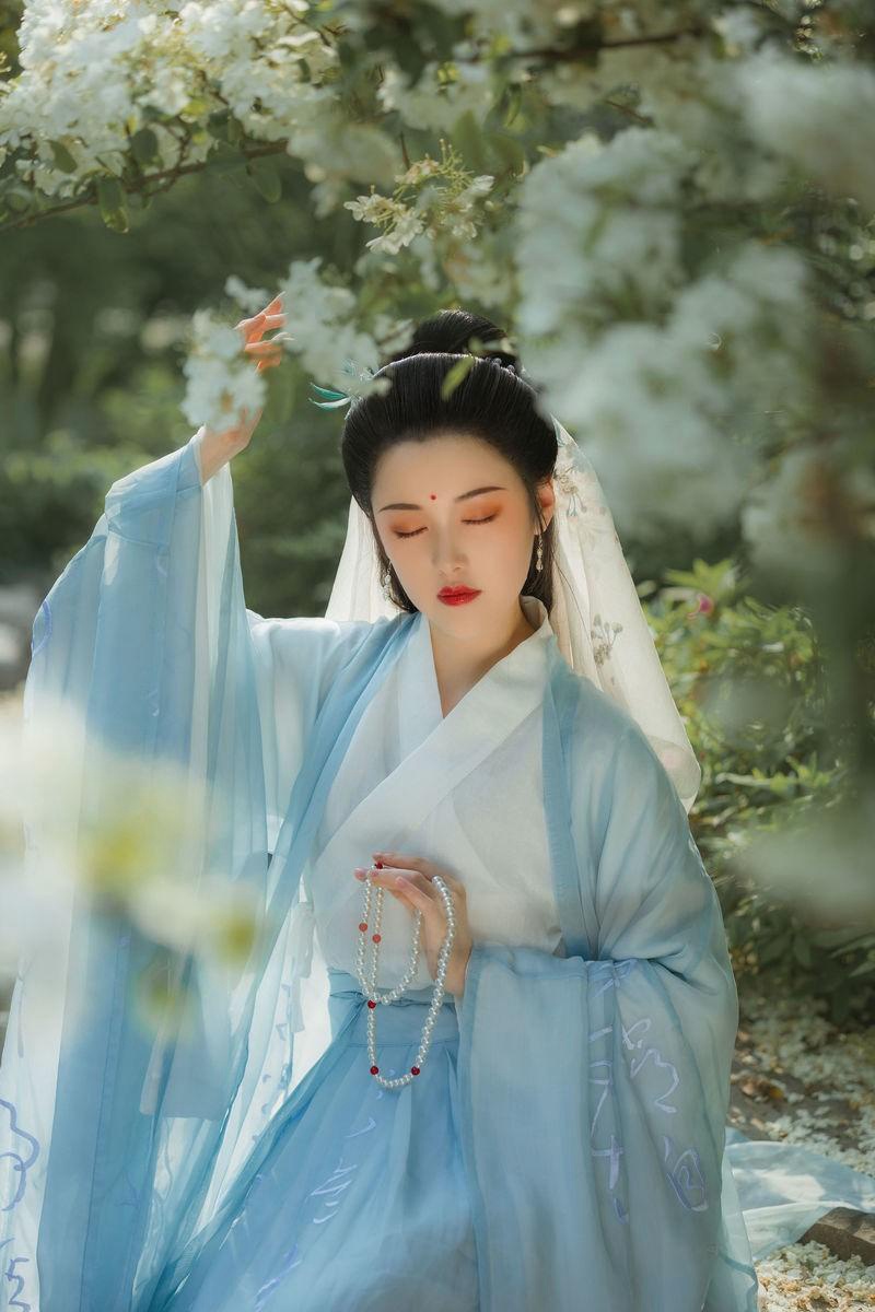 古装美女花容月貌秀色可餐图片