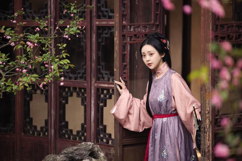 汉服美女柳叶眉桃花眼唯美写真