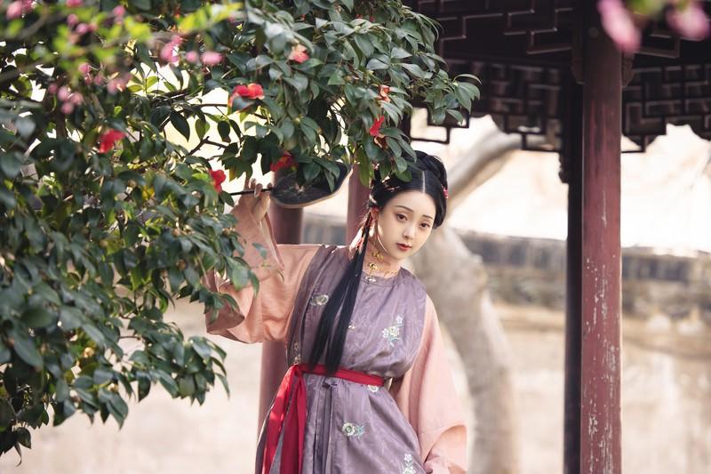 汉服美女柳叶眉桃花眼唯美写真