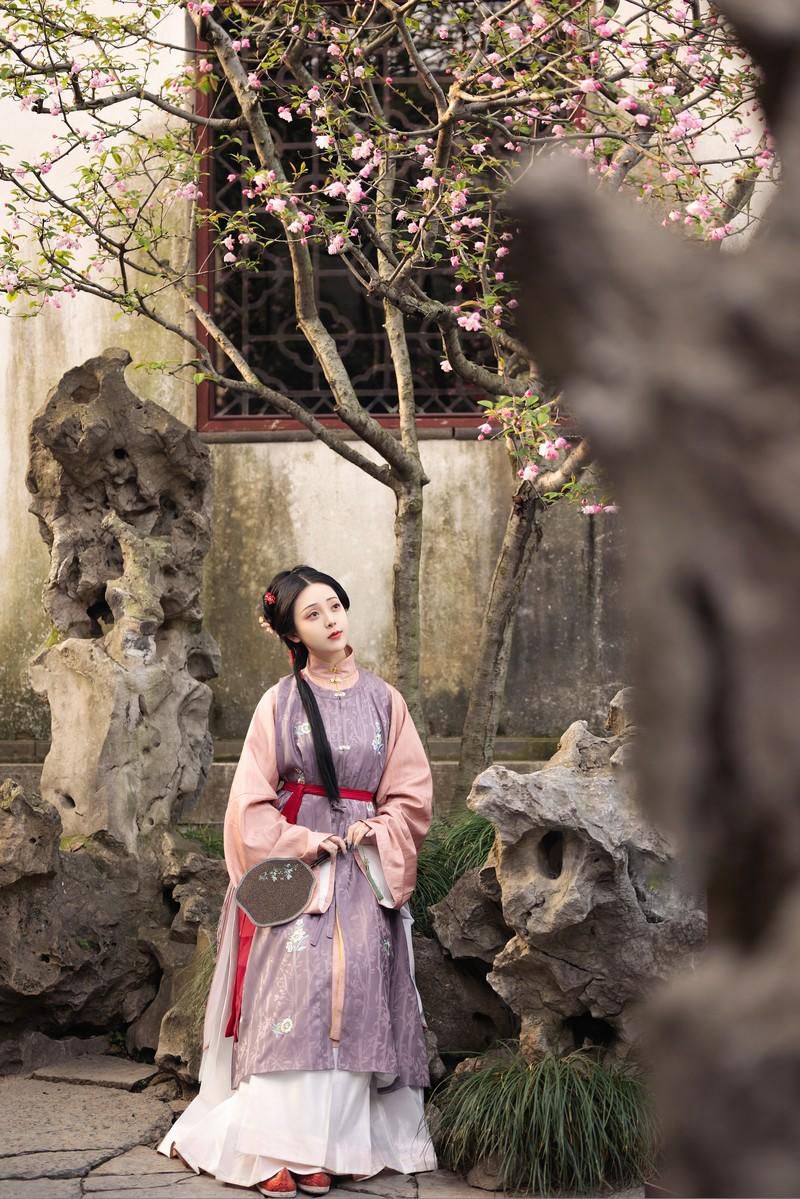 汉服美女柳叶眉桃花眼唯美写真