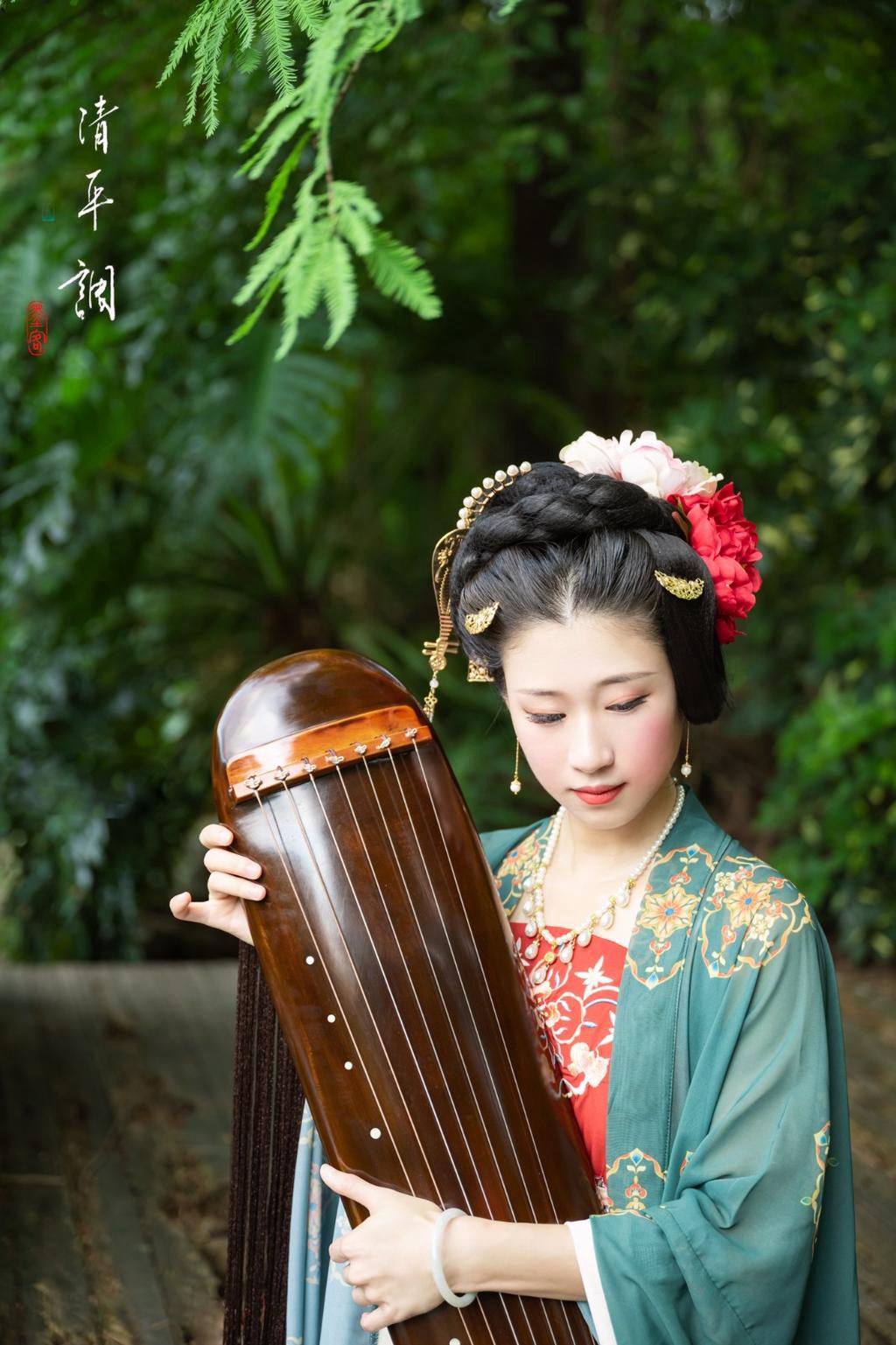 古代美女面若桃花肤若凝脂图片