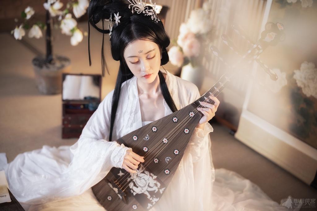 白衣美女仙气飘飘美若天仙图片