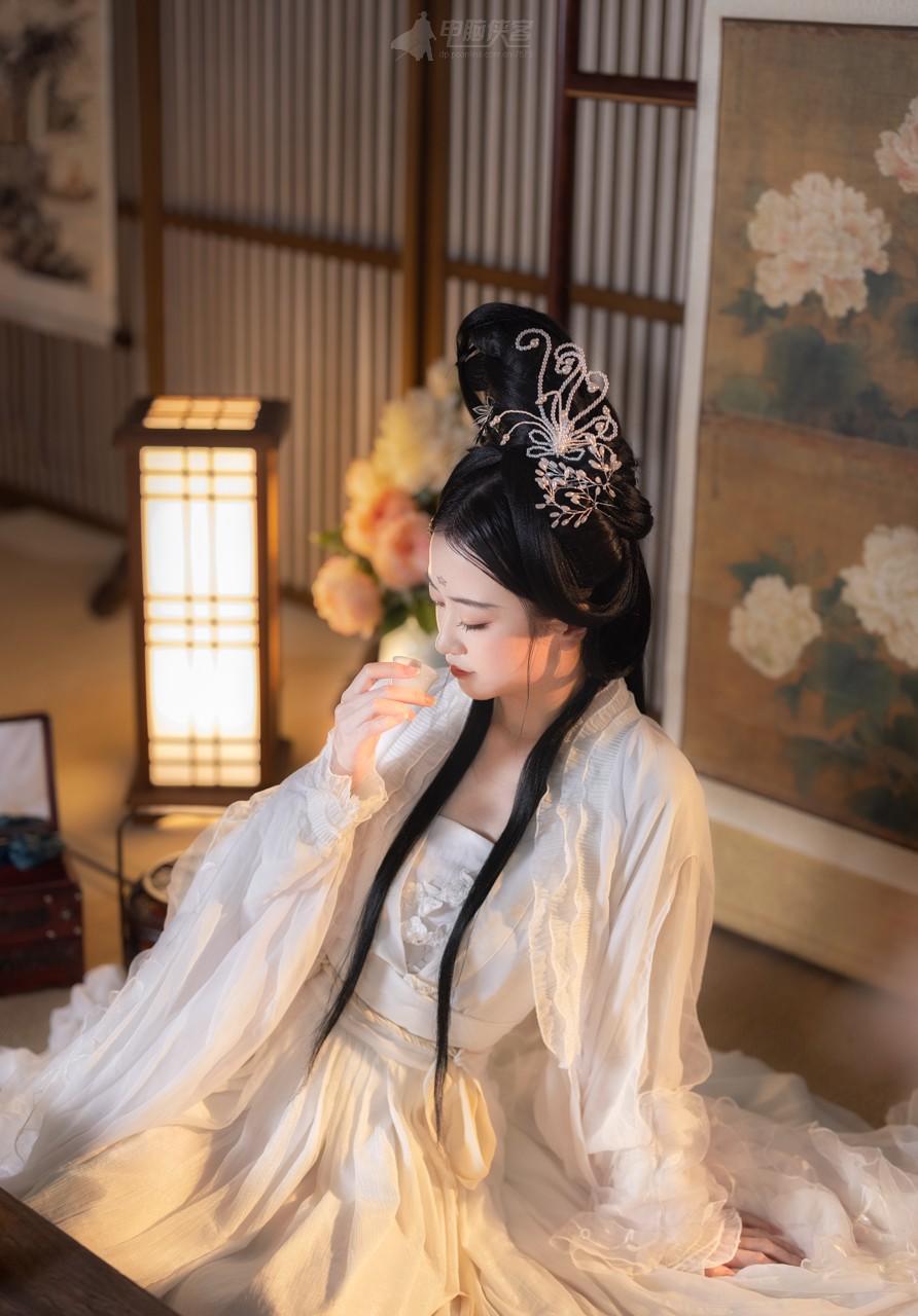 白衣美女仙气飘飘美若天仙图片