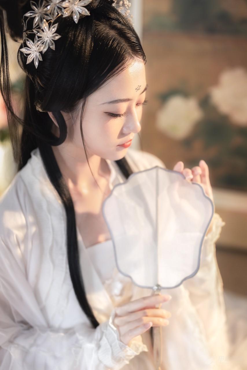 白衣美女仙气飘飘美若天仙图片